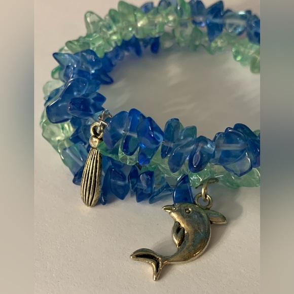 3” Triple Strand Blue Green Glass Chip Memory Wire Dolphin Bracelet Brand New - Picture 2 of 9